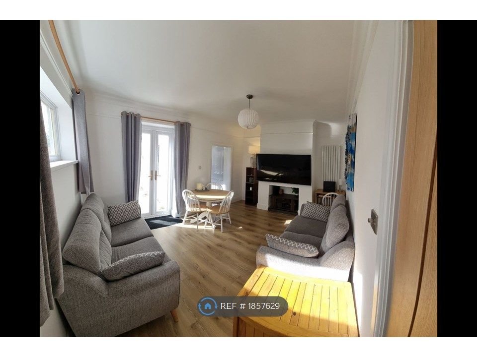 Room to rent in Swindon Road, Cheltenham GL51, £590 pcm Zoopla