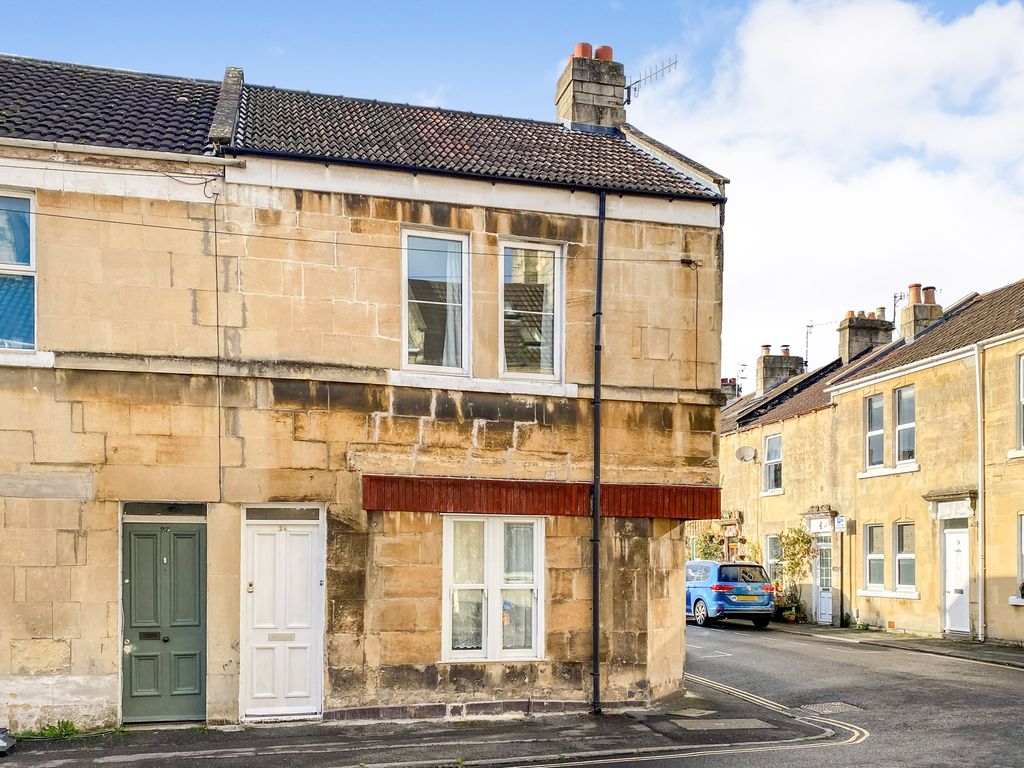 3 bed end terrace house for sale in Stuart Place, Bath BA2, £235,000