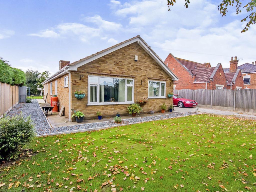4 bed detached bungalow for sale in Thames Street, Hogsthorpe, Skegness