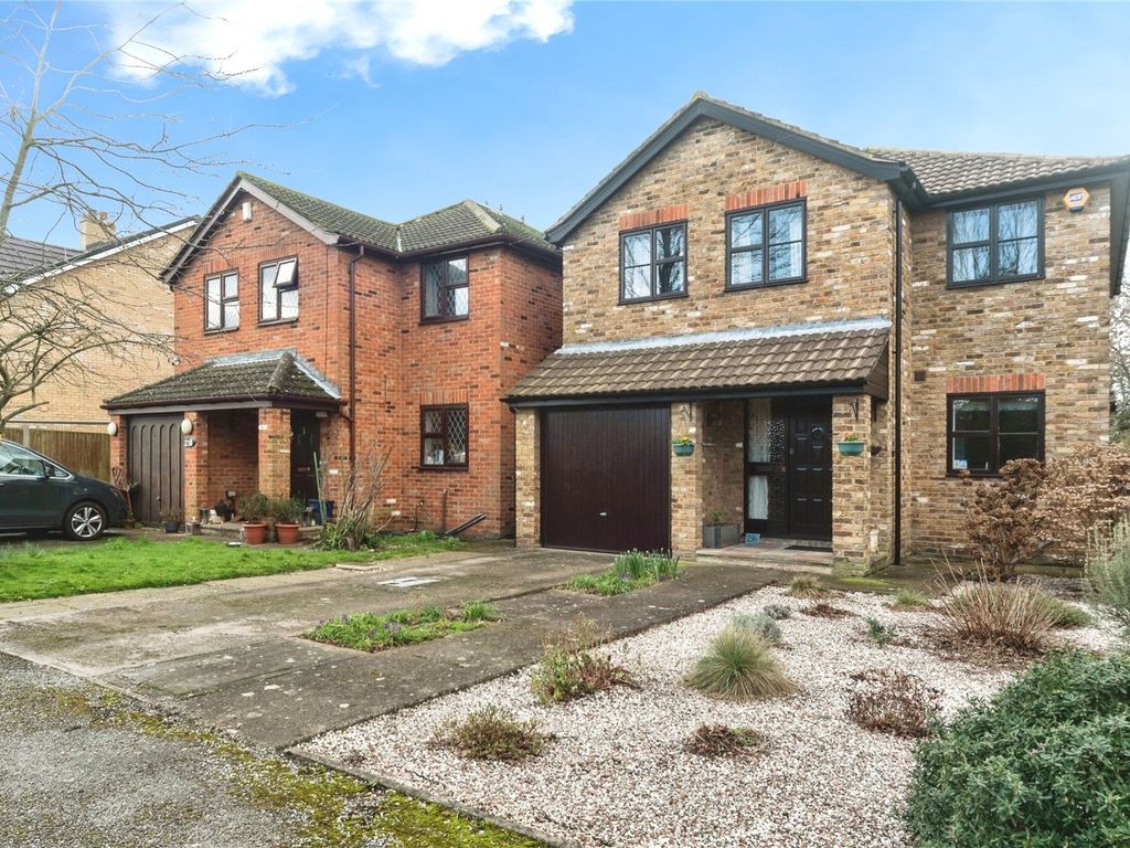4 bed detached house for sale in Leatherhead Road, Chessington, Surrey