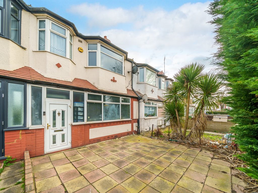 3 bed end terrace house for sale in Priory Gardens, London W5, £580,000