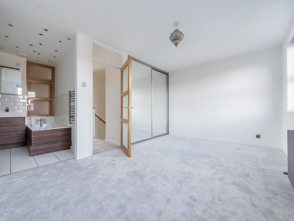 4 bed town house for sale in Private Road, Enfield EN1, £650,000 Zoopla