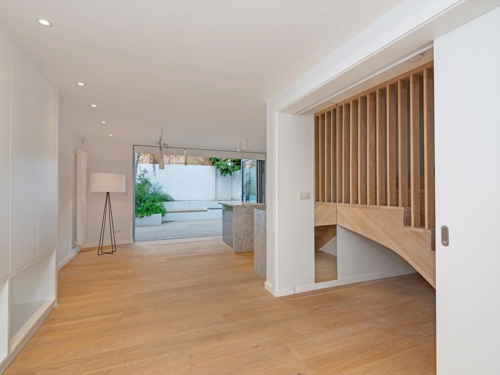 Elliott Square, Primrose Hill, London NW3  