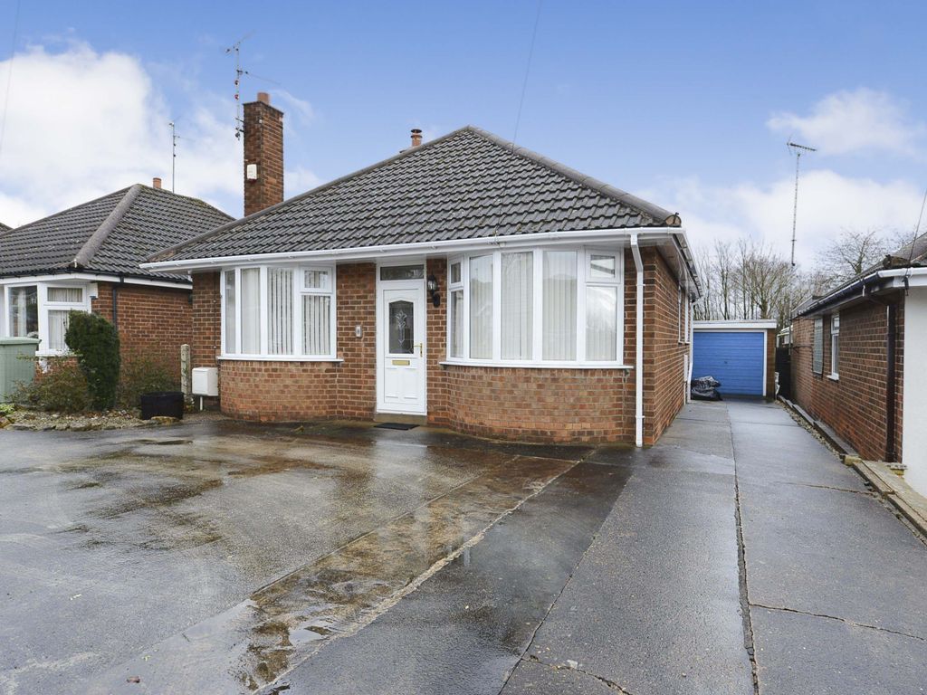 3 bed bungalow for sale in booth avenue, pleasley, mansfield, nottinghamshire ng19