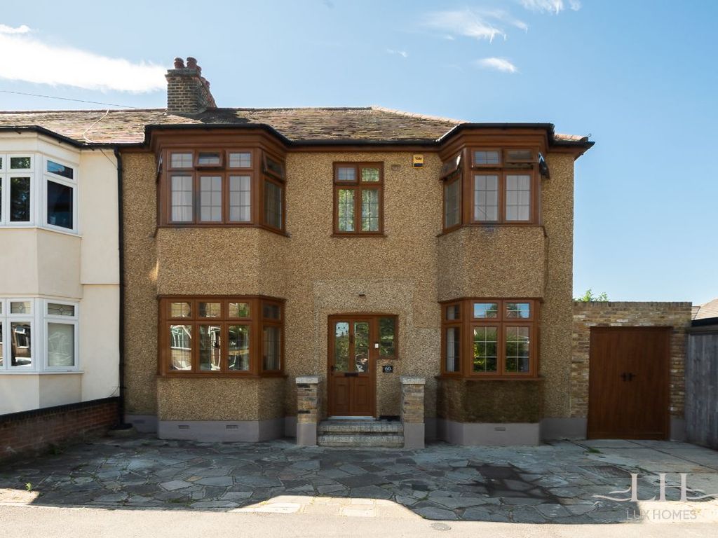 4 bed semidetached house for sale in Globe Road, Hornchurch RM11, £