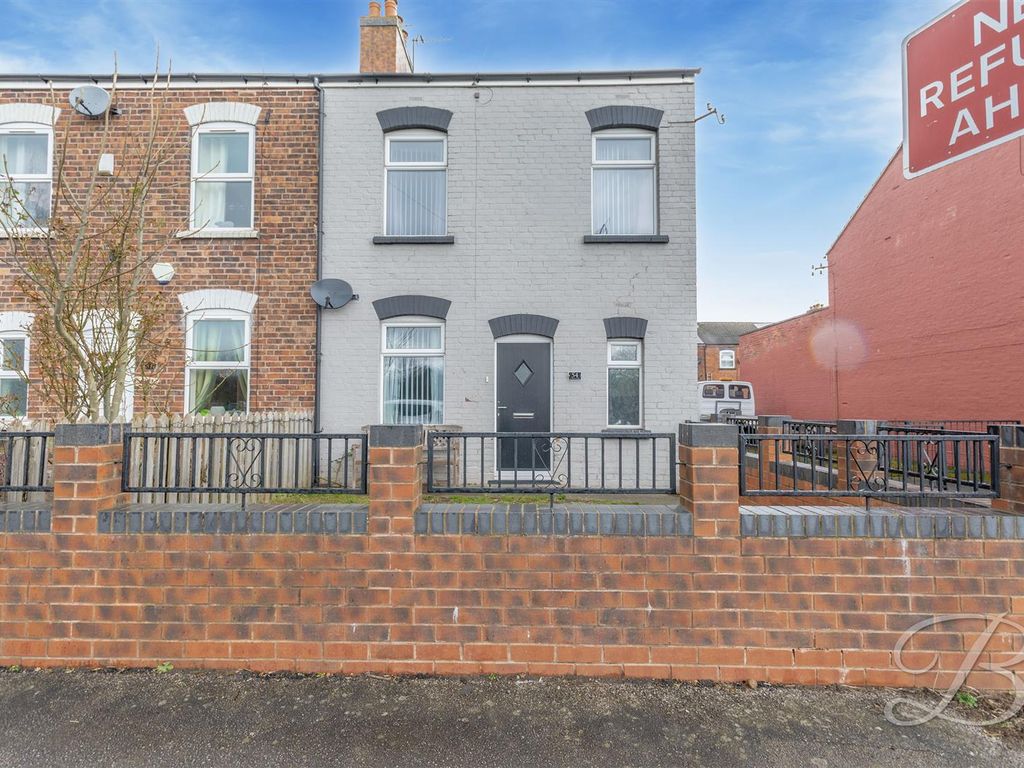 3 bed end terrace house for sale in Carter Lane, Warsop Vale, Mansfield
