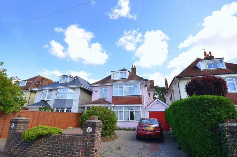 Room to rent in Hayes Avenue, Bournemouth BH7, £600 pcm Zoopla