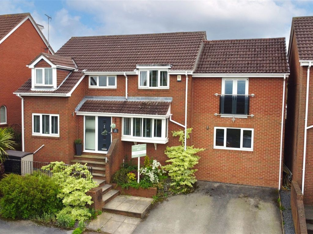 5 bed detached house for sale in Ivyside Gardens, Killamarsh, Sheffield