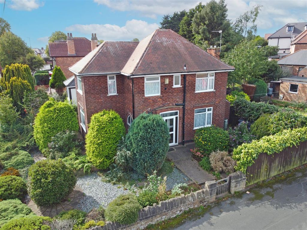 3 bed detached house for sale in Avondale Road, Carlton, Nottingham NG4