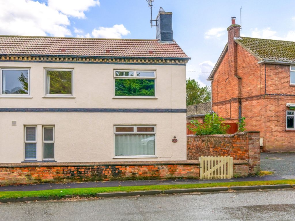 3 bed semidetached house for sale in 4 Main Street, Dorrington