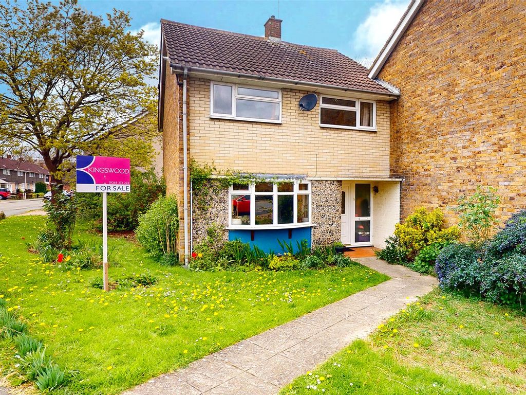3 bed end terrace house for sale in Nether Priors, Basildon, Essex SS14, £330,000 Zoopla