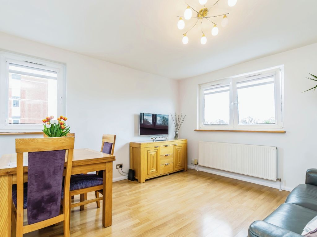 2 bed flat for sale in Porchester Mead, Beckenham BR3, £285,000 Zoopla