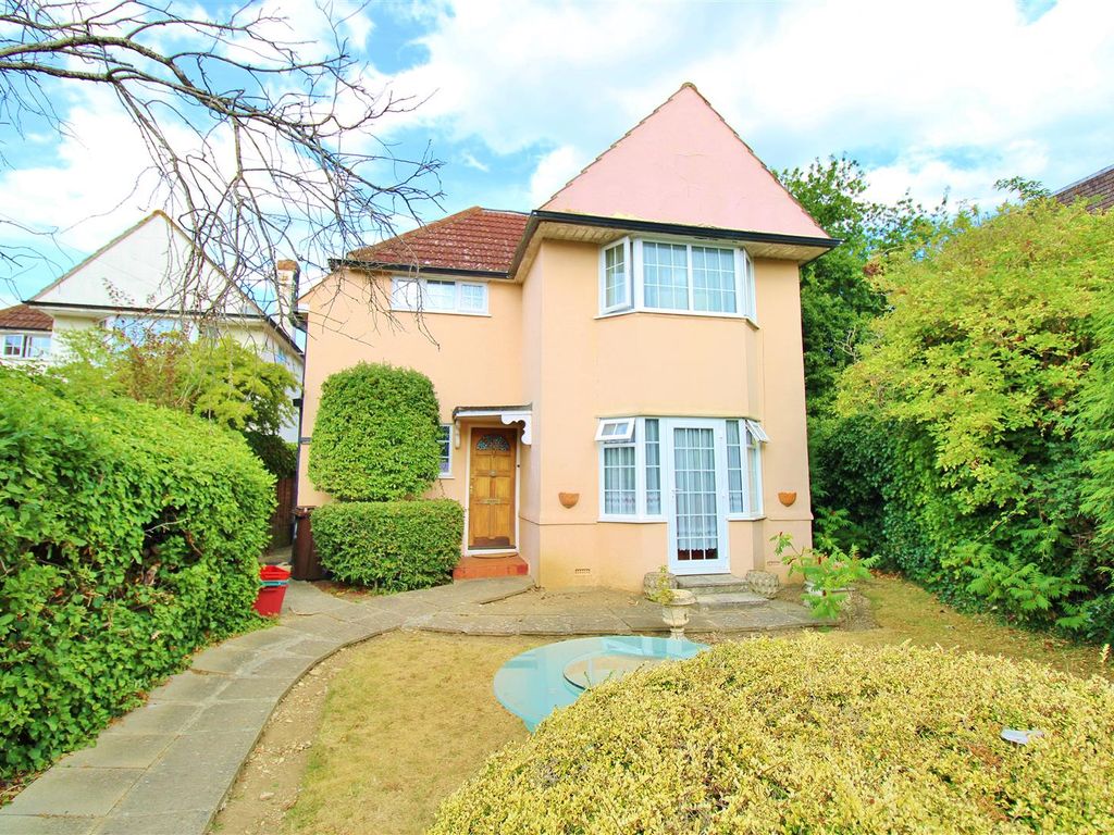 4 bed detached house for sale in Old Road, FrintonOnSea CO13 Zoopla