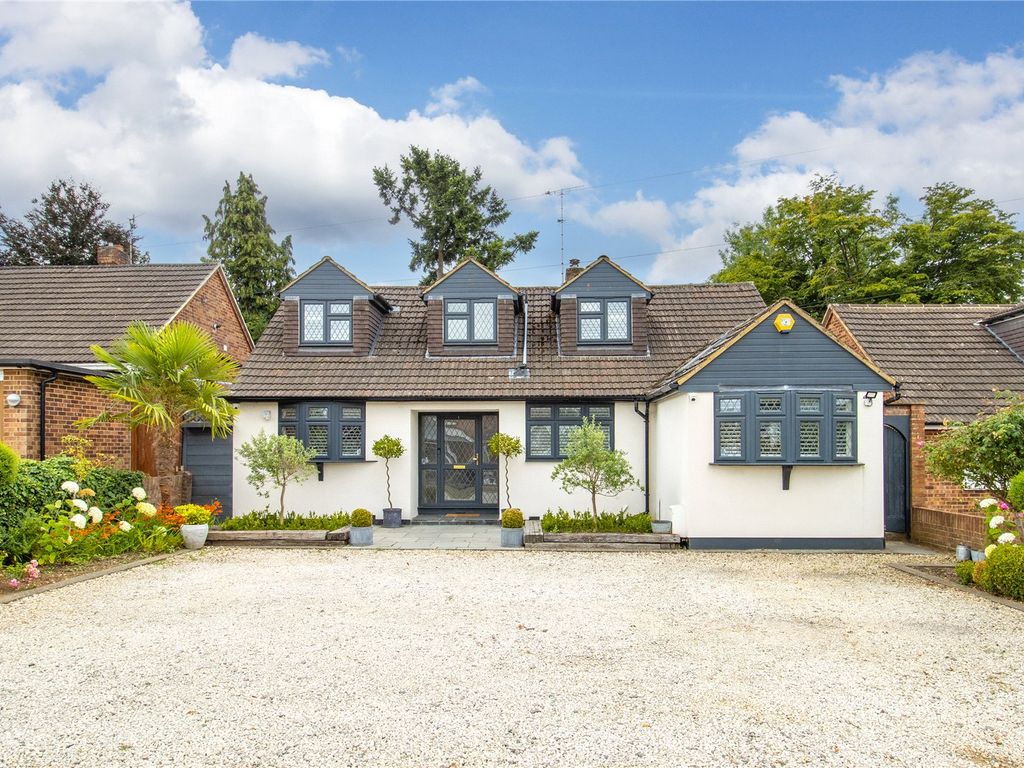 4 bed detached house for sale in Mount Pleasant Lane, Bricket Wood, St