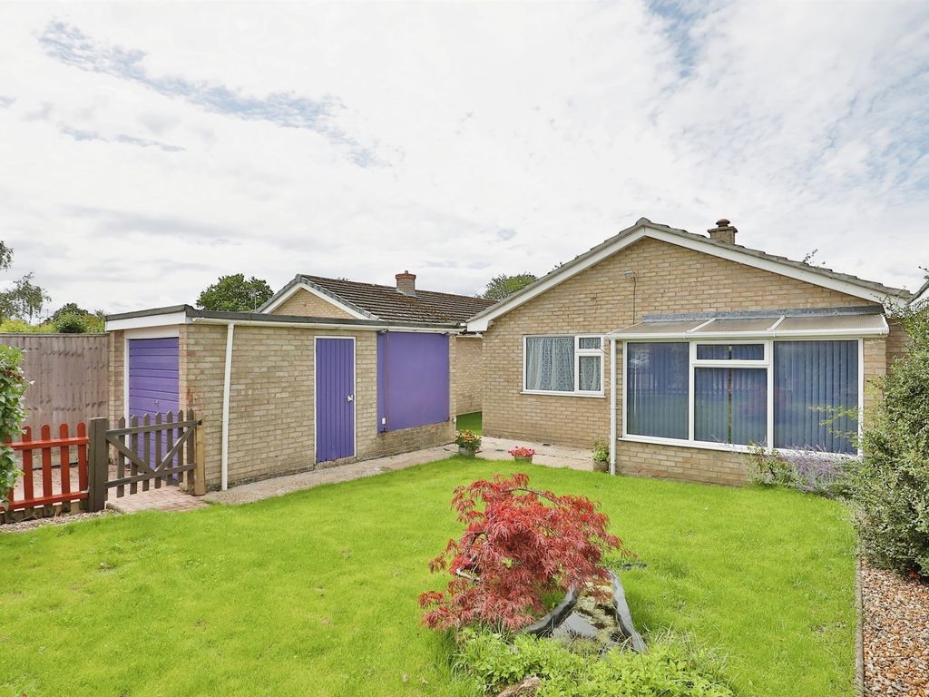 2 bed detached bungalow for sale in Priory Road, Watton, Thetford IP25