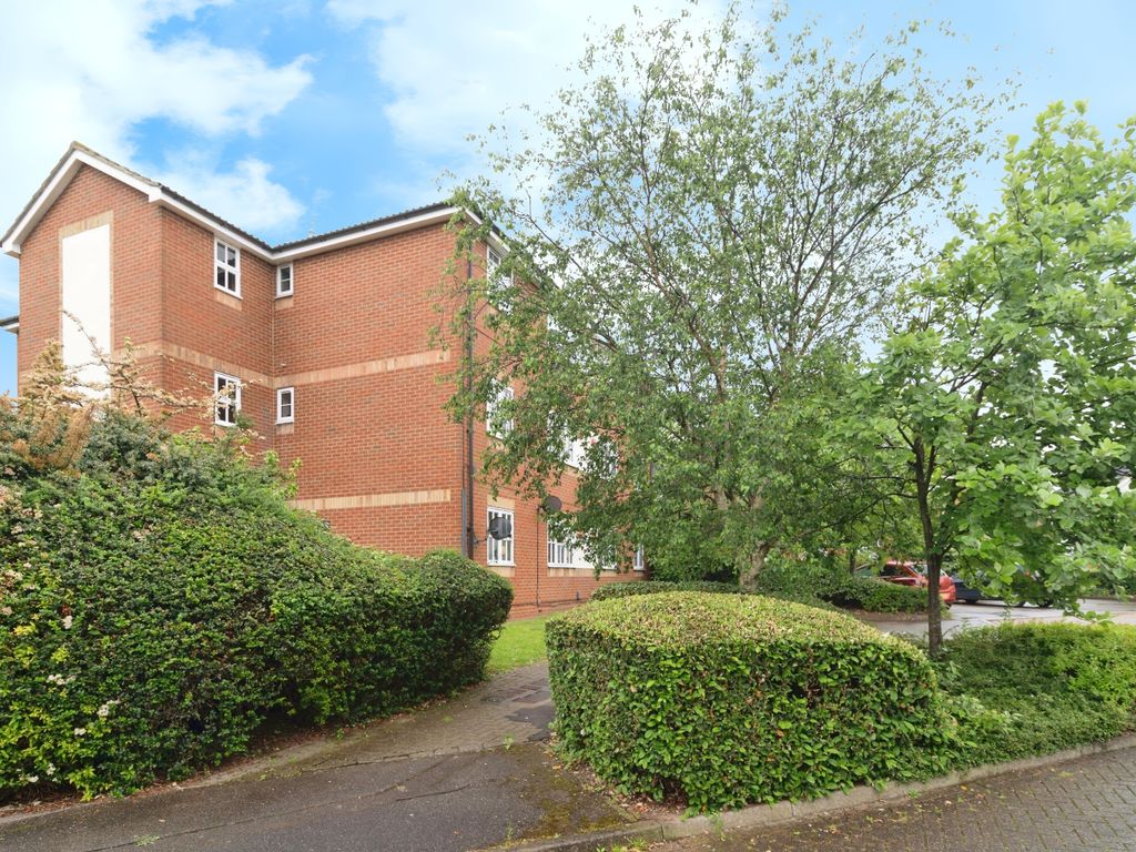1 bed flat for sale in Dudley Close, Chafford Hundred, Essex RM16, £