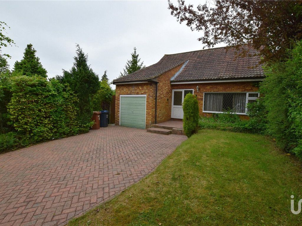 2 bed detached house to rent in The Stewarts, Stortford Herts