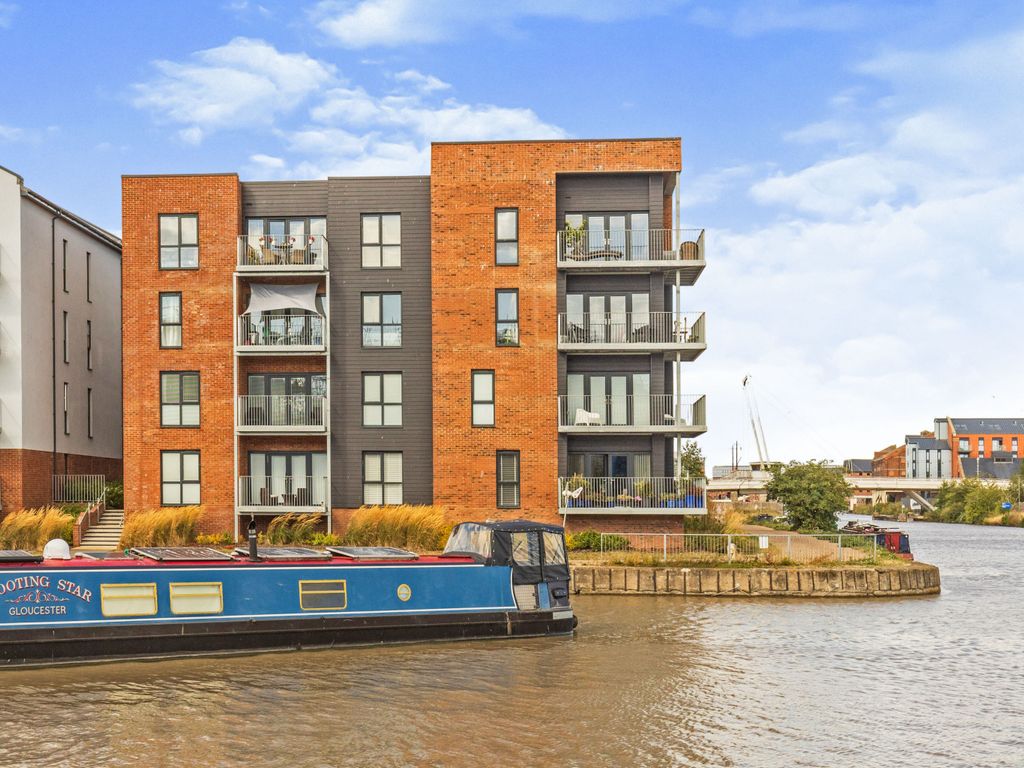 8 Hobbs Way, Gloucester GL2  