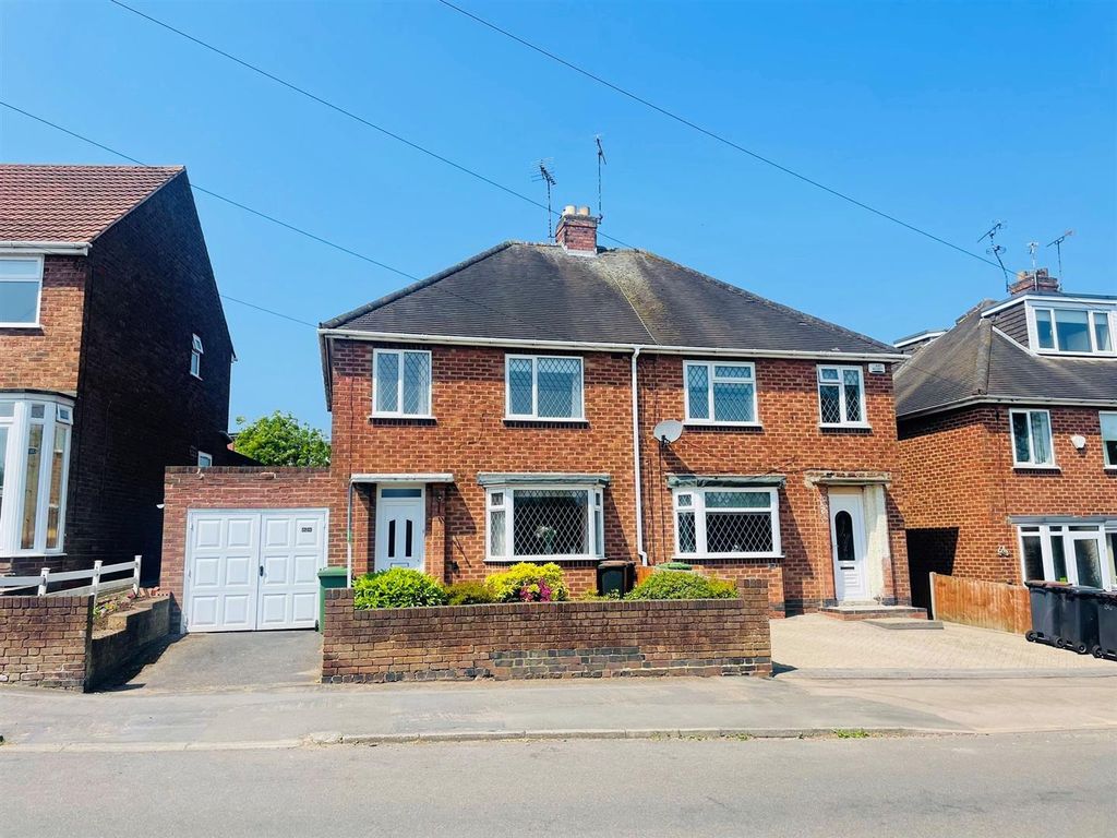 3 bed semidetached house for sale in St. Giles Road, Ash Green