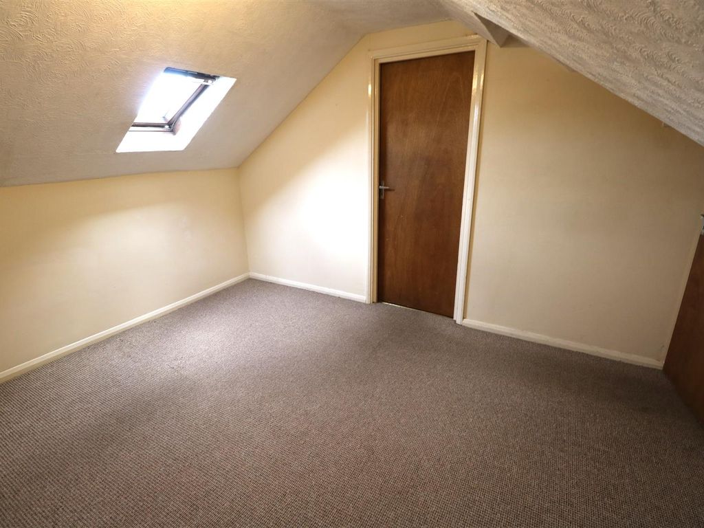 2 bed flat to rent in Hale Road, Farnham GU9, £1,000 pcm Zoopla