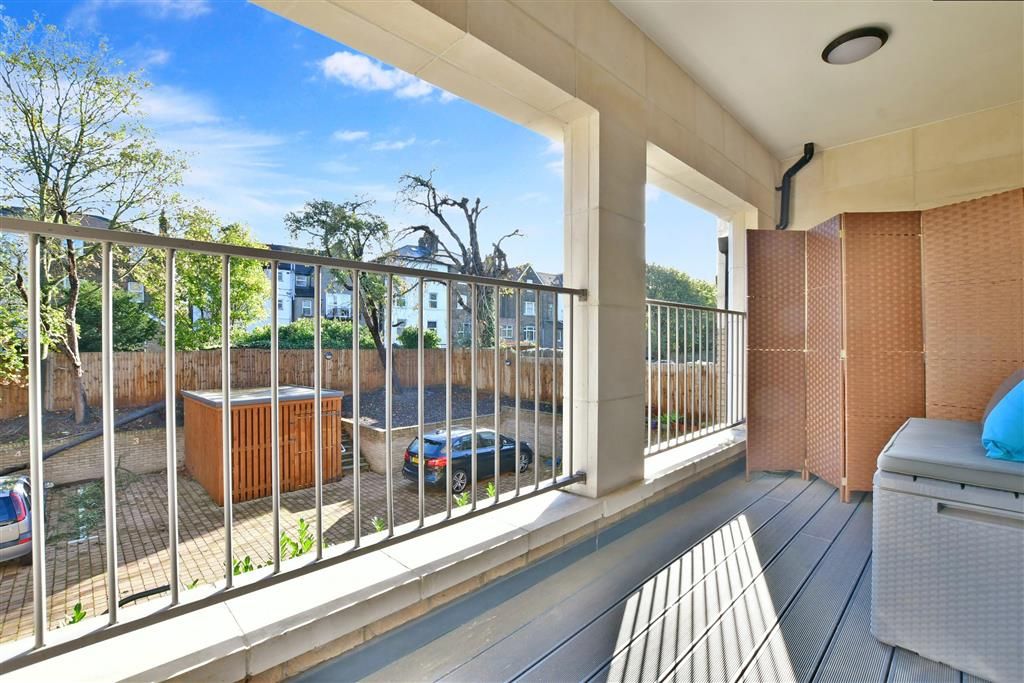 Dagnall Park, London SE25