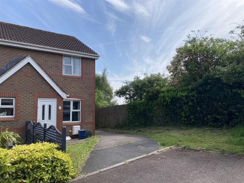 2 bed semidetached house to rent in St. Teilo Court, Undy, Caldicot