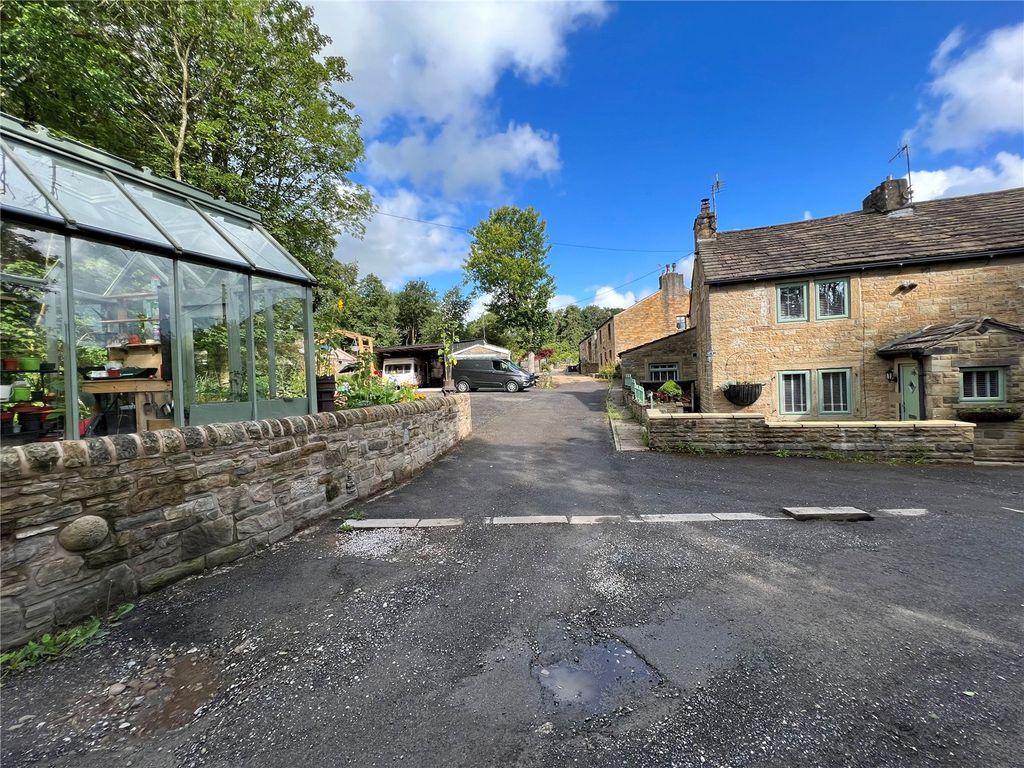 3 bed semidetached house for sale in Greenhead Lane, Reedley, Burnley