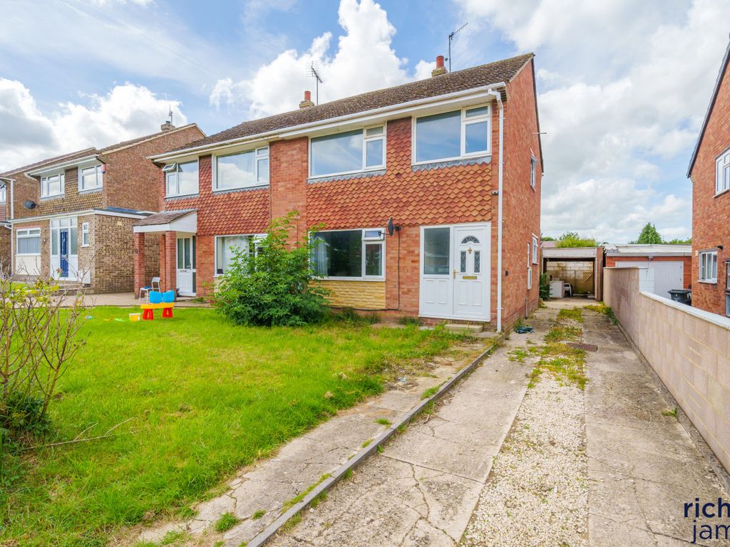 3 bed semidetached house for sale in Avenue, Green Meadow, Swindon SN25, £265,000 Zoopla