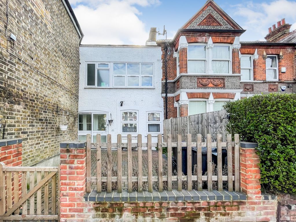 2 bed flat for sale in Turners Hill, Cheshunt, Waltham Cross EN8 Zoopla