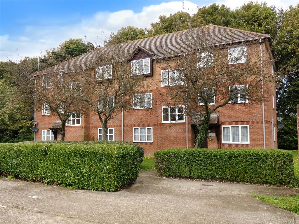 2 bed flat for sale in Thornton Court, Guildford Road, Rustington BN16, £185,000 Zoopla