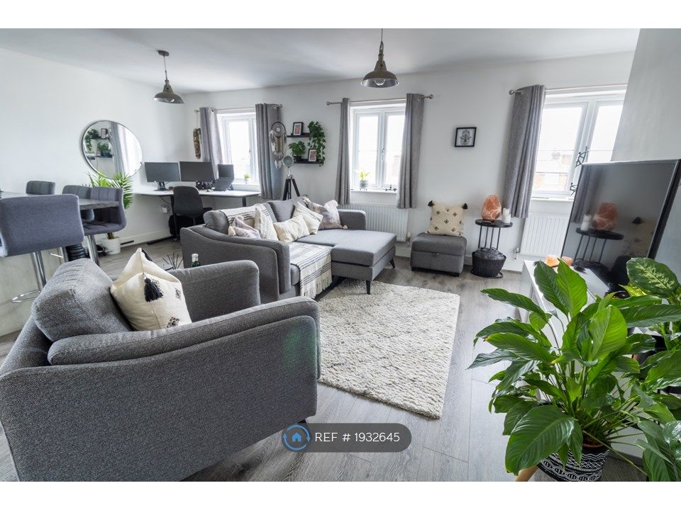 2 bed flat to rent in Hagley Road, Stourbridge DY8, £950 pcm Zoopla