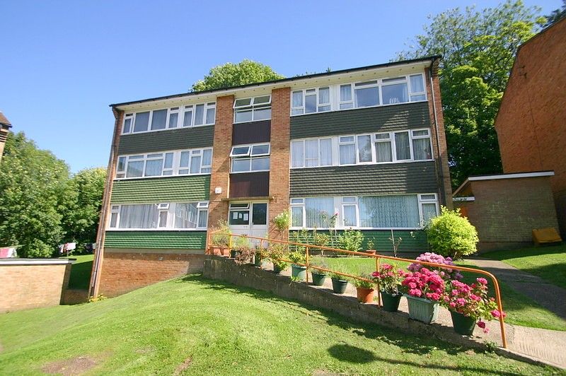 2 bed flat to rent in Harestone Hill, Caterham CR3 Zoopla