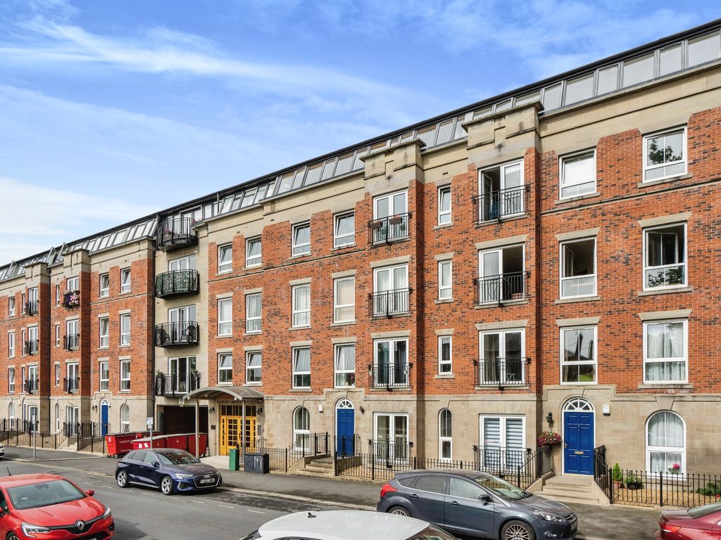 2 bed flat for sale in Knightsbridge Court, Palmyra Square North