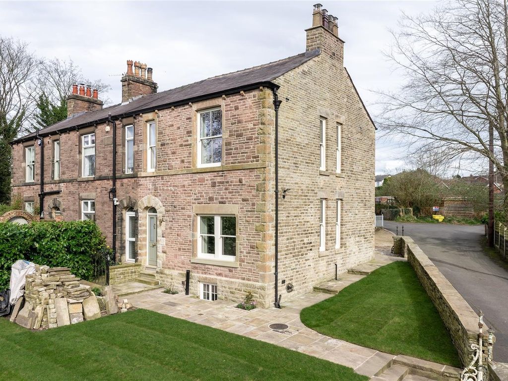 3 bed end terrace house for sale in Alderley View, Bollington