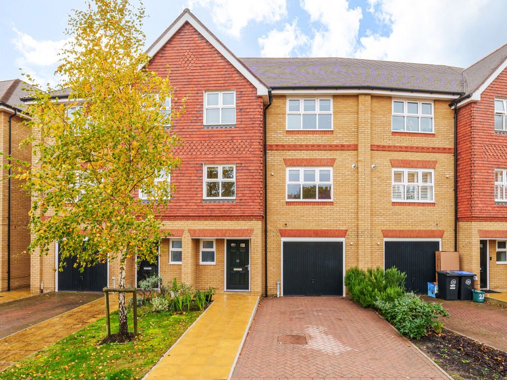 3 bed town house for sale in Alderson Grove, WaltonOnThames KT12, £620,000 Zoopla