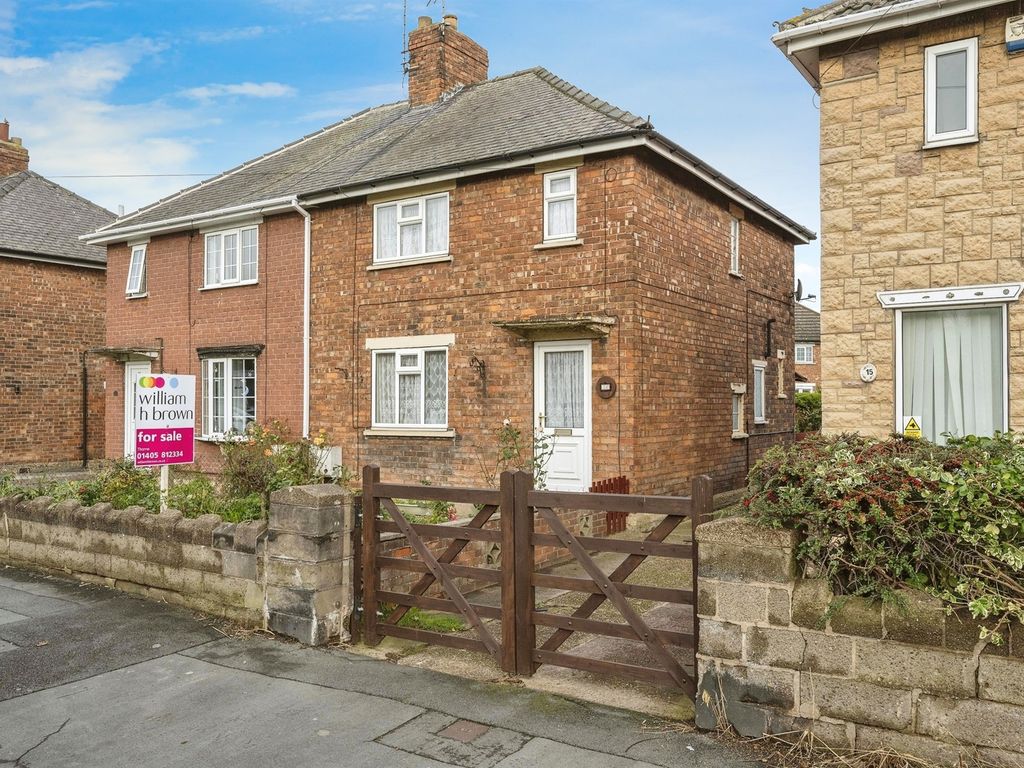 3 bed semidetached house for sale in South Road, Moorends, Doncaster