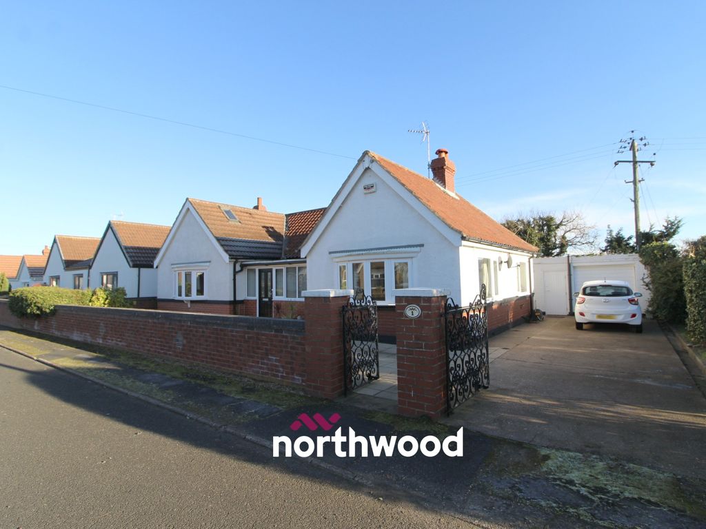 3 bed detached house for sale in Churchill Avenue, Hatfield Woodhouse