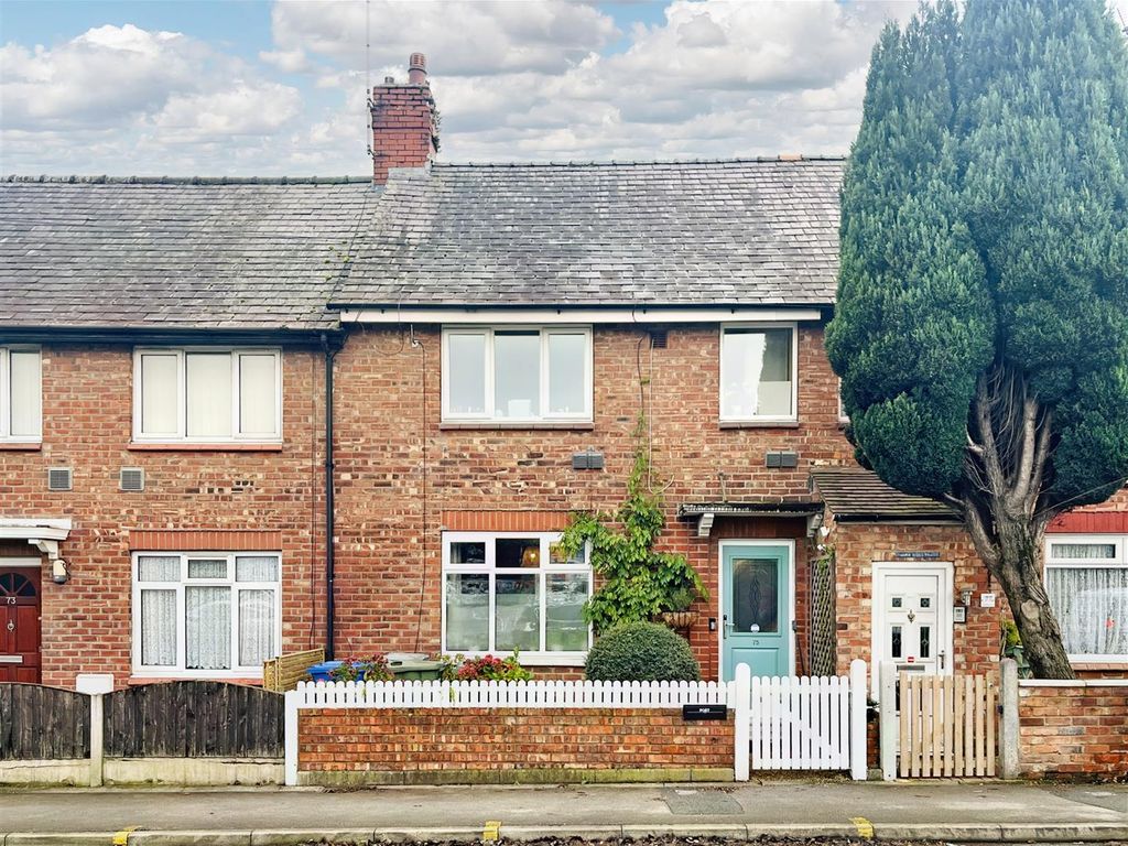 3 bed terraced house for sale in Oakfield Road, Altrincham WA15, £