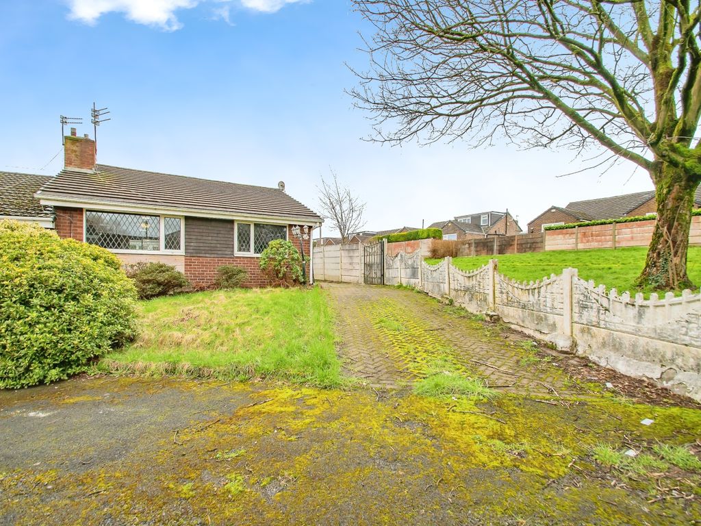 2 bed semidetached bungalow for sale in Oakhill Close, Bolton BL2, £