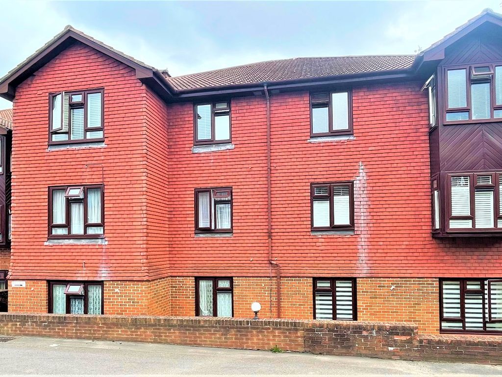 1 bed flat for sale in Worplesdon Road, Guildford GU2 Zoopla