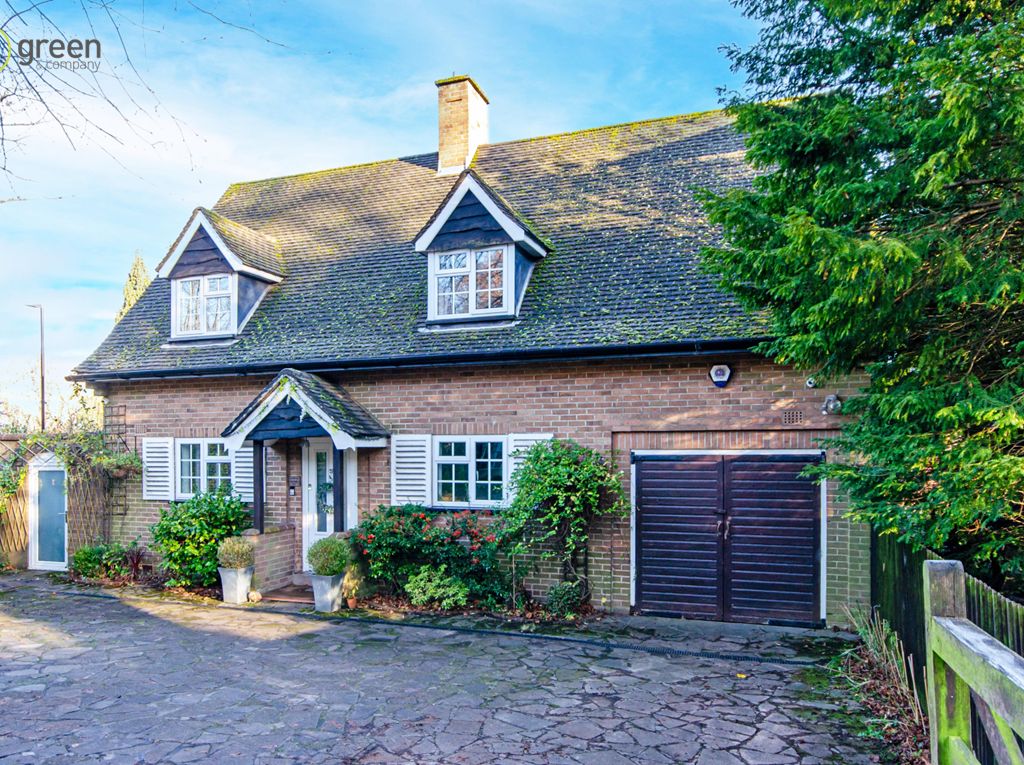 3 bed detached house for sale in Clarence Road, Four Oaks, Sutton