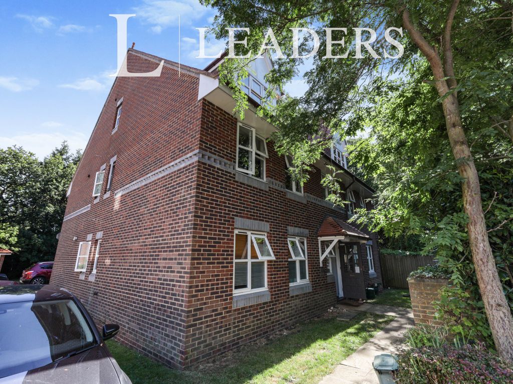 2 bed flat to rent in The Brambles, Prospect Road, St. Albans AL1, £