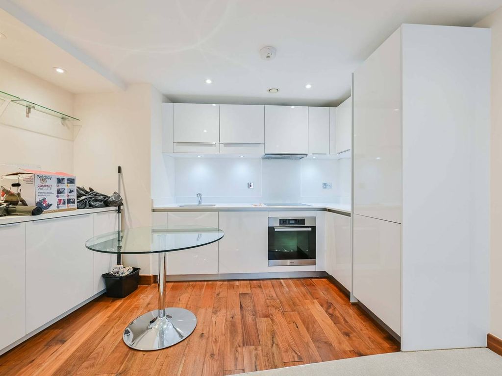 2 bed flat to rent in Bedford Row, Holborn, London WC1R, £3,684 pcm