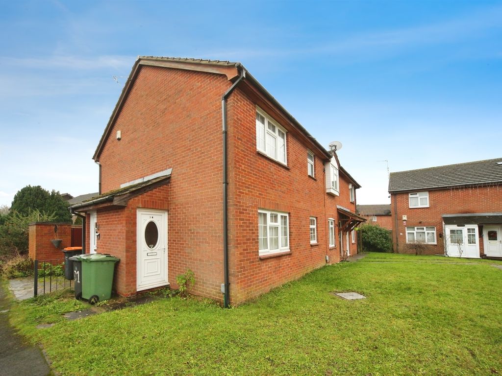 1 bed property for sale in Nash Close, Houghton Regis, Dunstable LU5, £