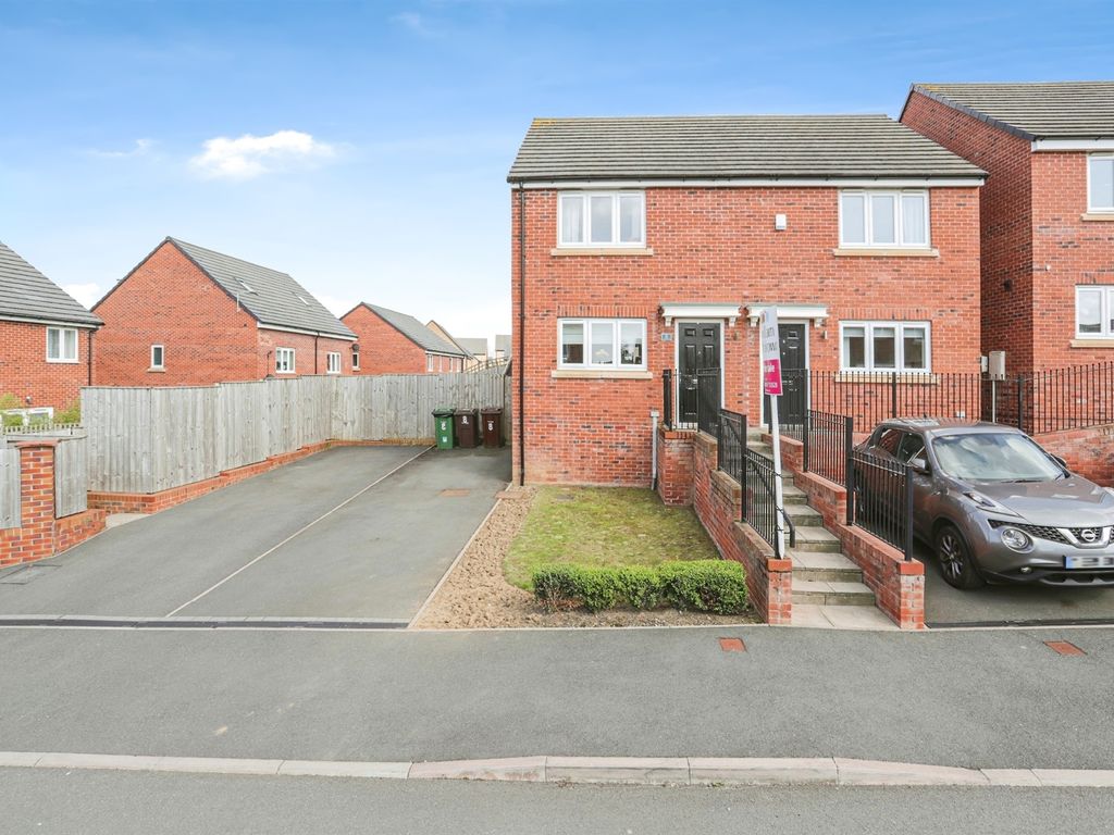 2 bed semidetached house for sale in Aintree Court, Castleford WF10, £