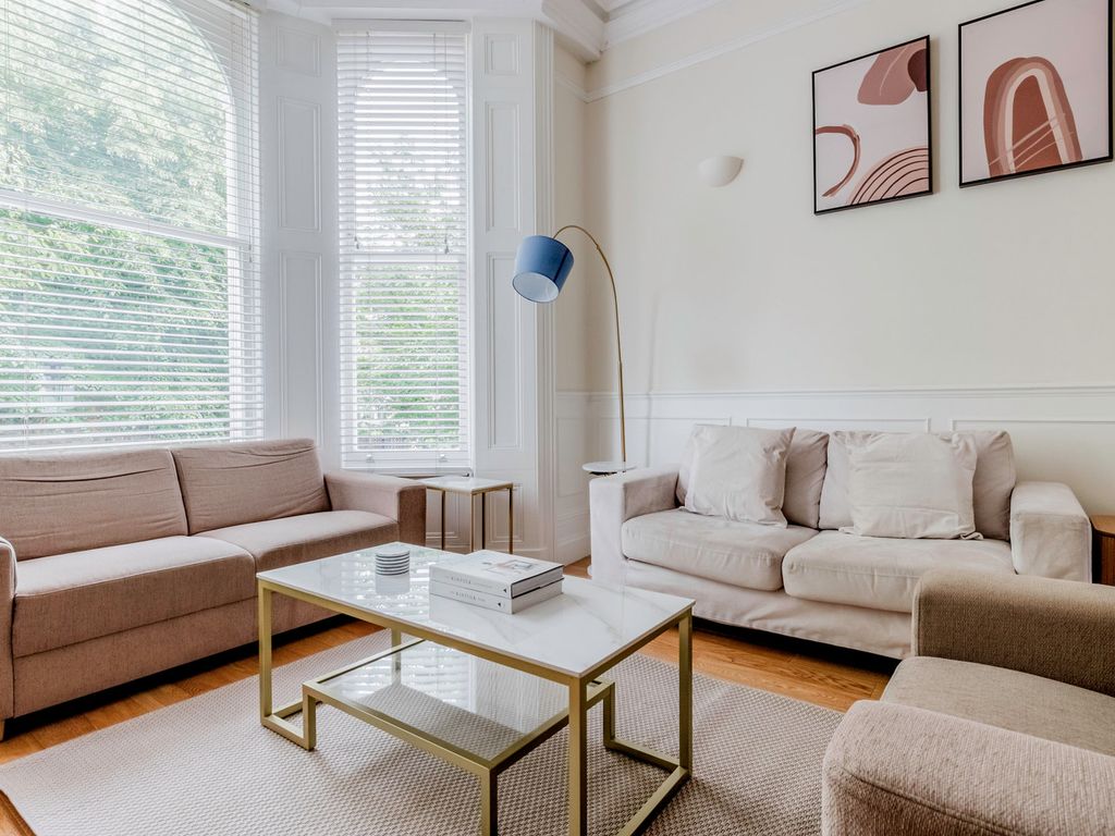 1 bed flat to rent in Kensington, London W8, £2,990 pcm Zoopla