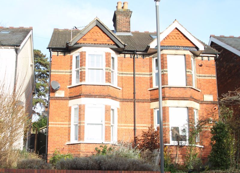 3 bed semidetached house to rent in Totteridge Road, High HP13