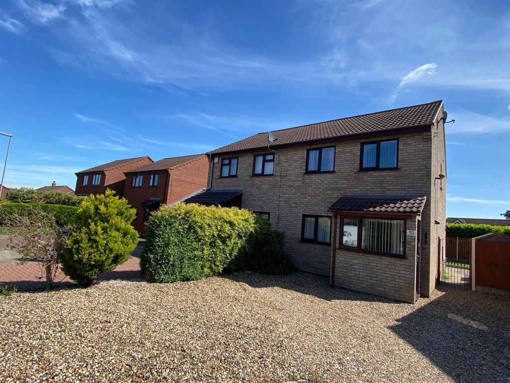 3 bed semidetached house for sale in Richmond Park, Attleborough NR17