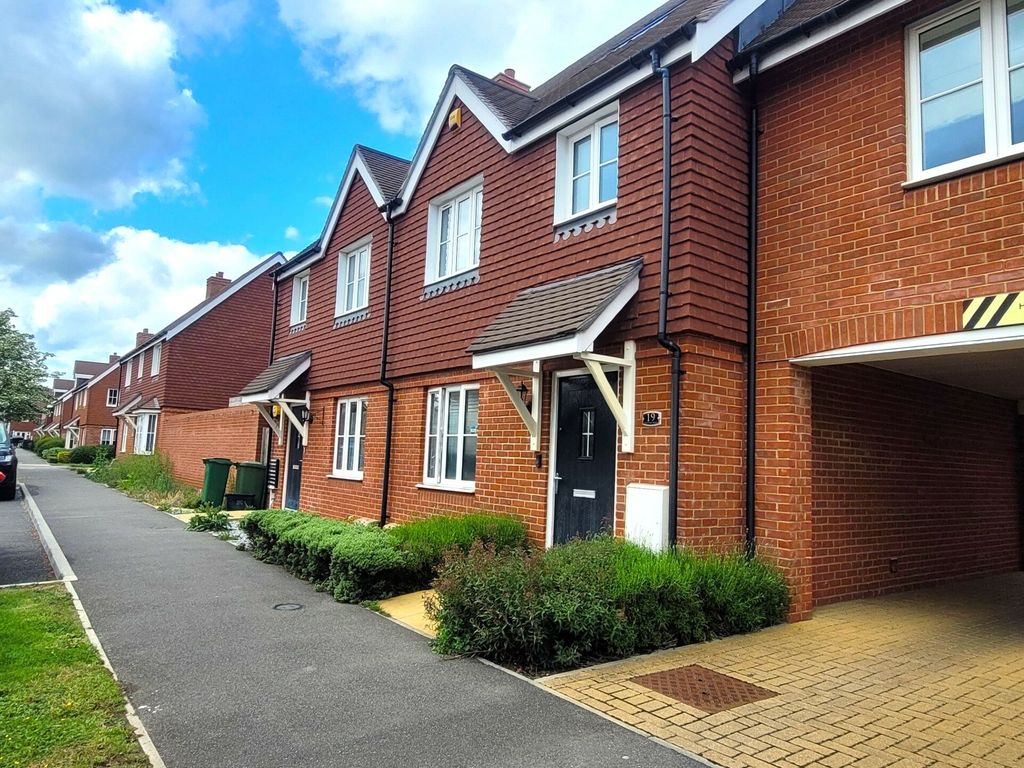 3 bed semidetached house for sale in Westvale Road, Horley RH6 Zoopla