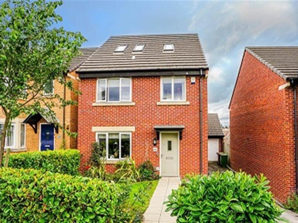 4 bed semidetached house for sale in Round Hill Road, Pudsey LS28, £